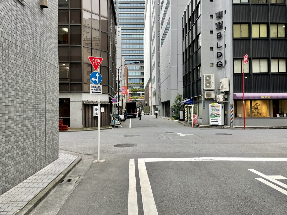 宝町駅から銀座本店へのアクセス2