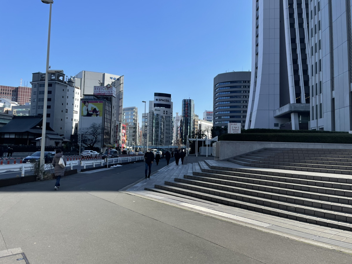 西新宿駅から新宿支店へのアクセス