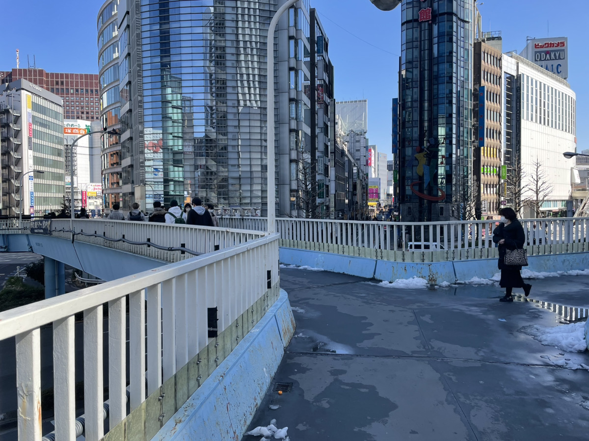 西新宿駅から新宿支店へのアクセス