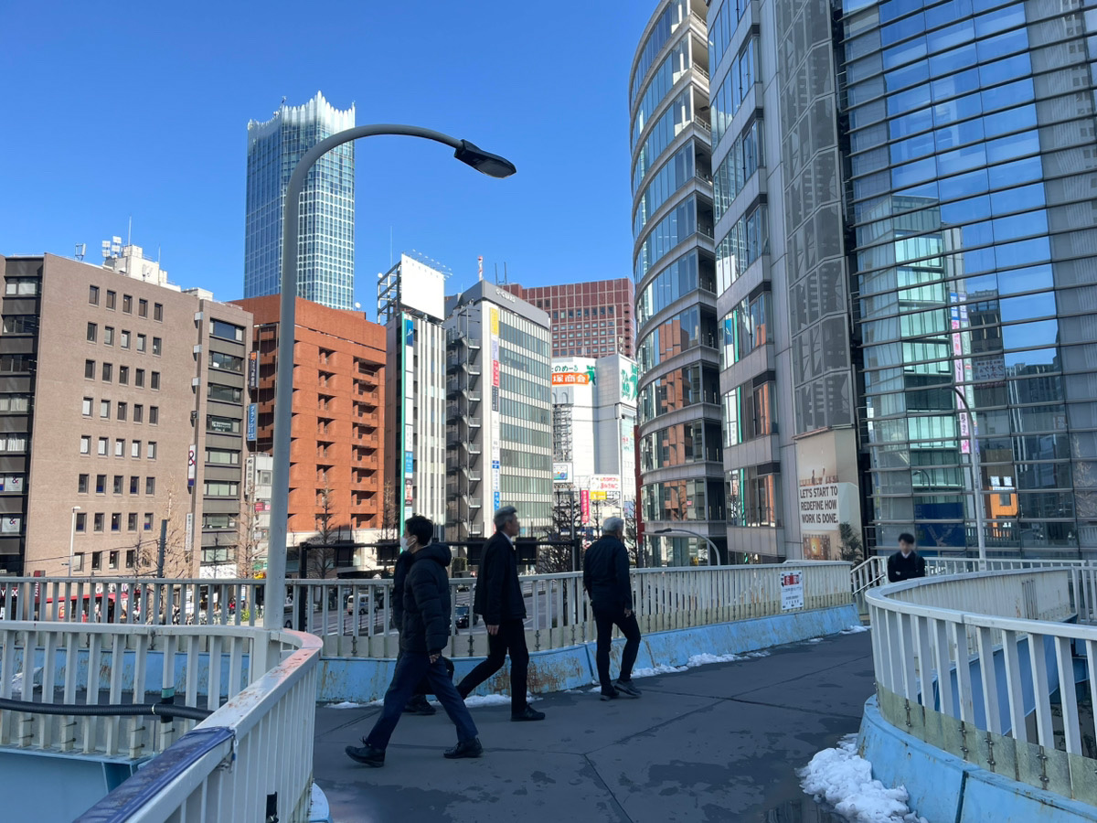 西新宿駅から新宿支店へのアクセス