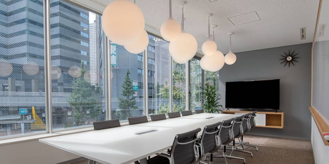 新宿支店の内観