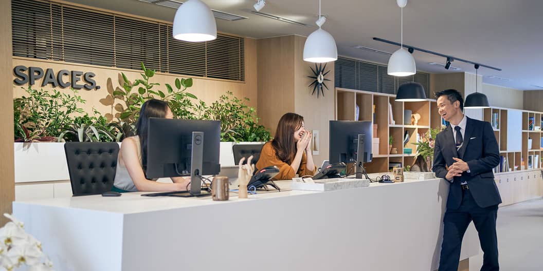 新宿支店の内観