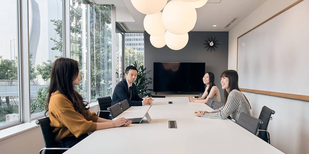 新宿支店の内観